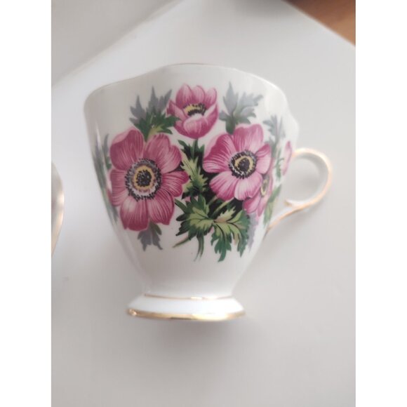 Vintage Royal Windsor Tea Cup & Saucer Set Pink Pansies Square shaped Cup - Picture 13 of 15